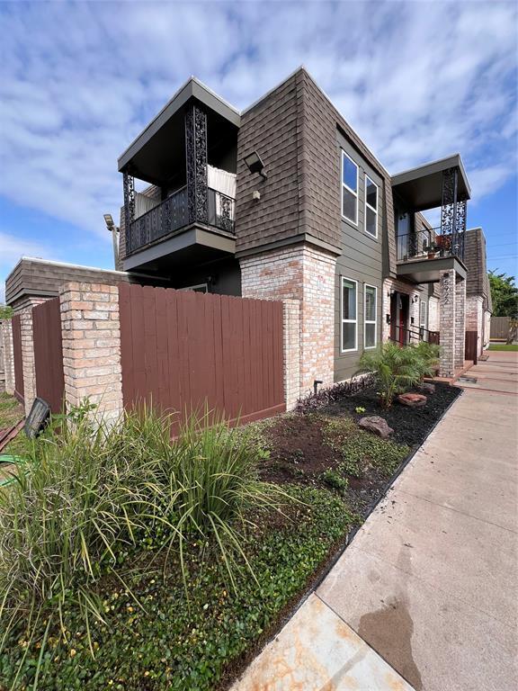 Building Photo - 5922 Fairdale Ln