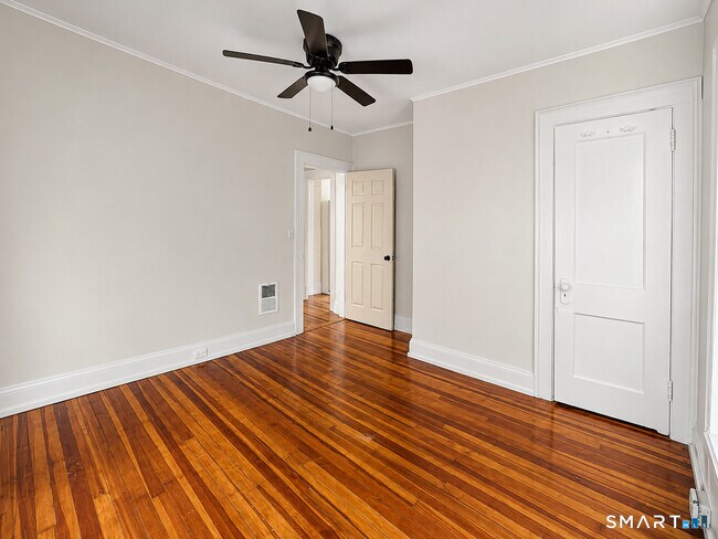 Building Photo - 610 Hawley Ave