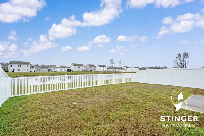 Building Photo - 548 Hideaway St