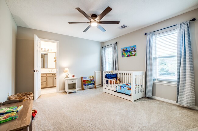 Building Photo - 7 Deer Lake Ct