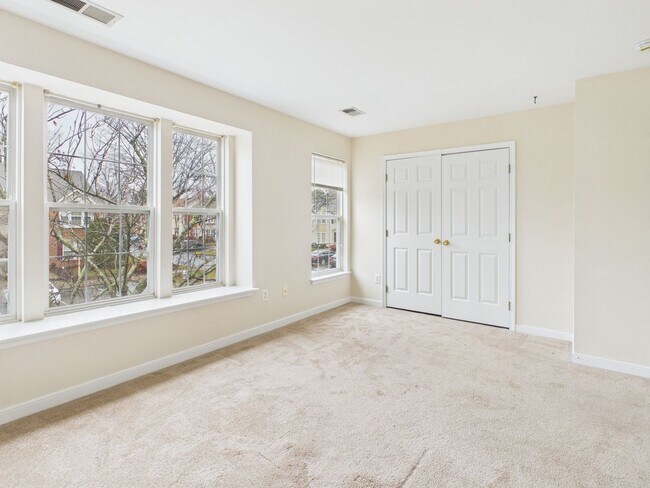 Building Photo - 5313 Golf Villa Ln