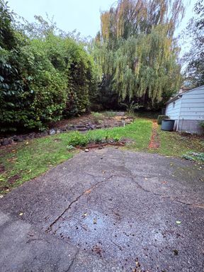 Building Photo - Freshly Painted Large Queen Anne Home! $3295