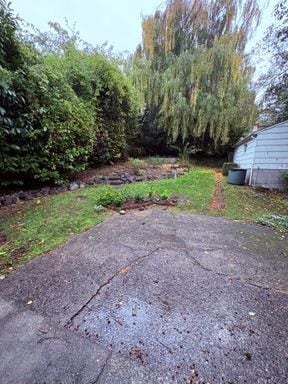 Building Photo - Freshly Painted Large Queen Anne Home! $3495