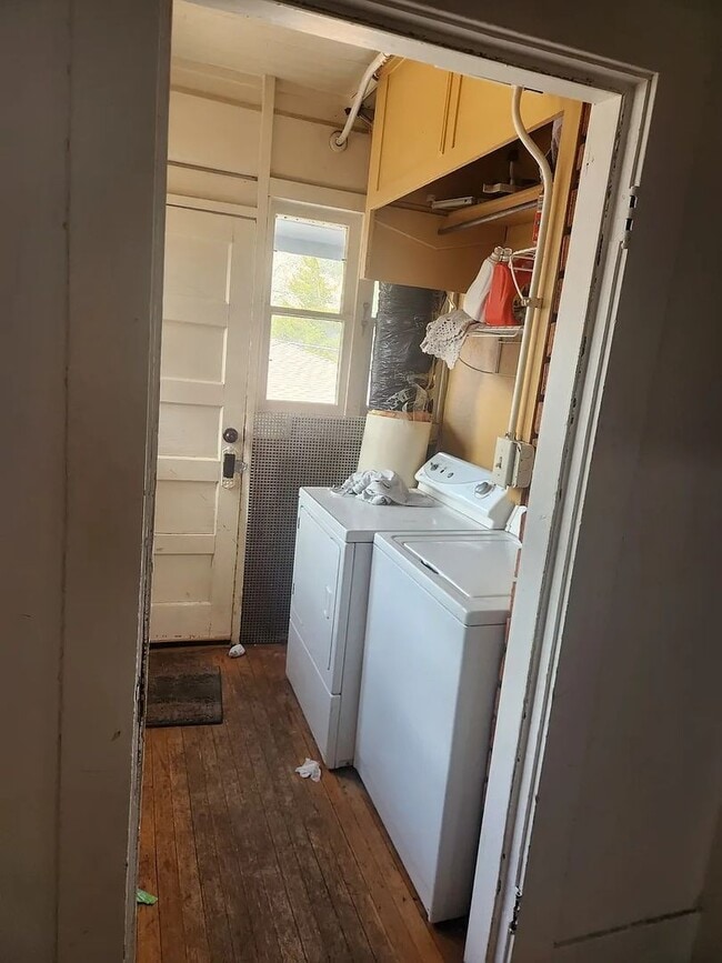 Building Photo - 3 Bedroom Home on the Hill - AVAILABLE NOW!