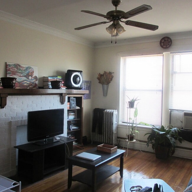 Building Photo - 1511 E 54th St