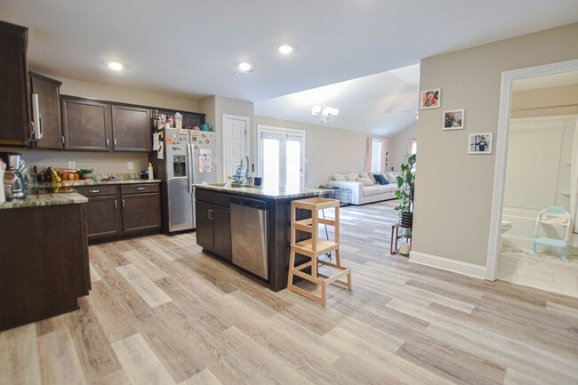 Building Photo - Pet Friendly Three Bedroom!