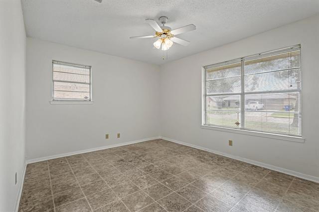 Building Photo - 216 Red River Dr