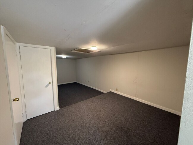 Building Photo - 376 Park Ave