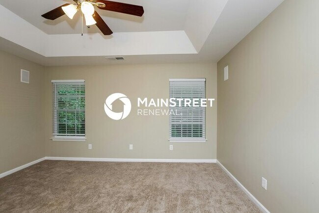 Building Photo - 4 Bedroom Pet-Friendly Home in Charlotte, NC with Main Street Renewal
