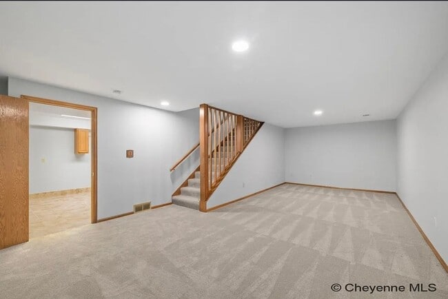 Building Photo - 3 BEDROOM, 2 BATHROOM TOWNHOME WITH 1 CAR ...