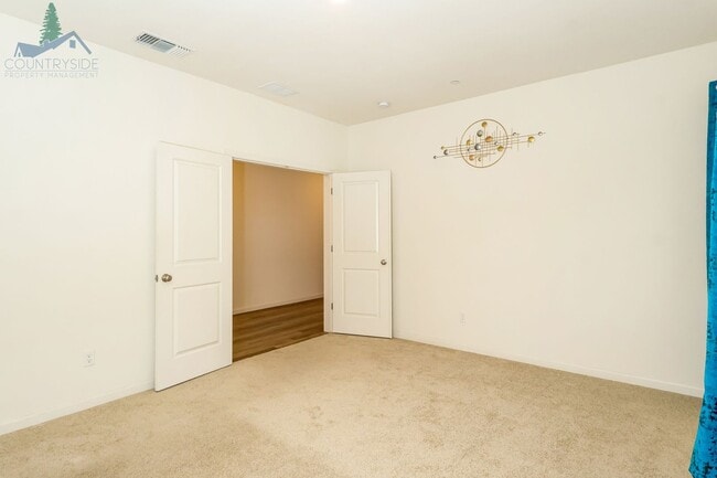 Building Photo - 577 Bedfordshire Dr