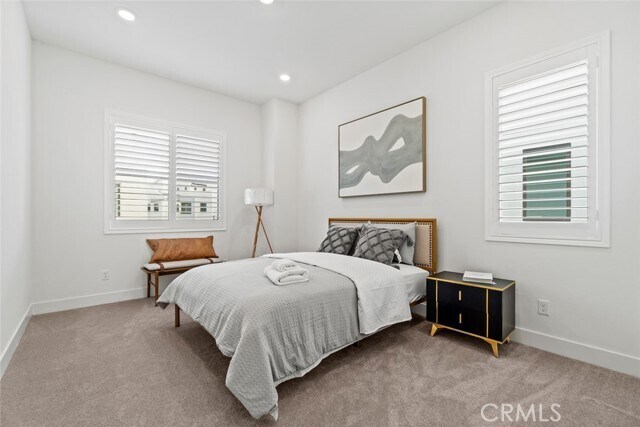 Building Photo - 9337 Astor