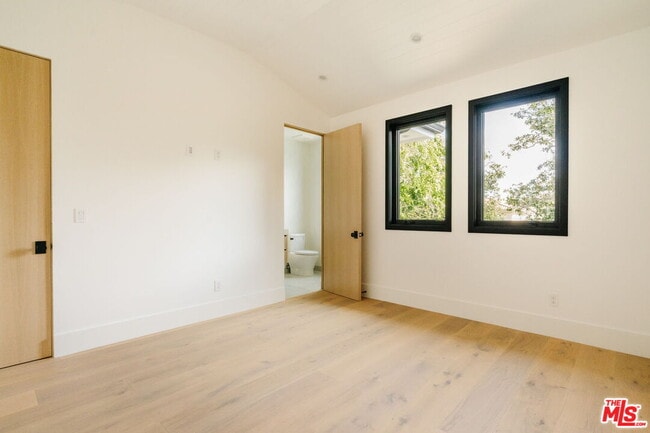 Building Photo - 4087 Kraft Ave