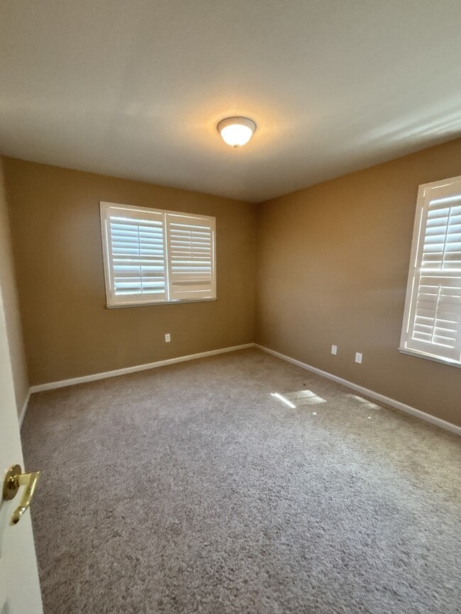 Building Photo - 1527 Horizon Ln