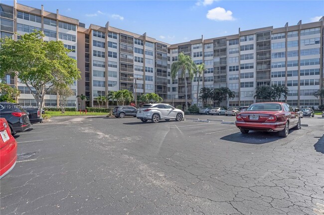 Building Photo - 1200 St Charles Pl