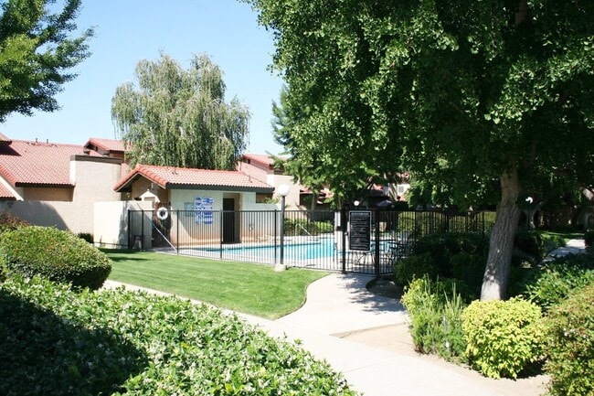 Building Photo - Beautiful 2bd+1.5ba Townhome