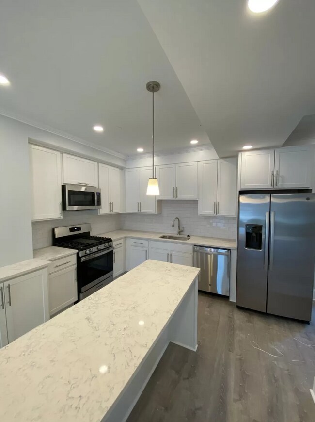 Primary Photo - 120 Kenrick St