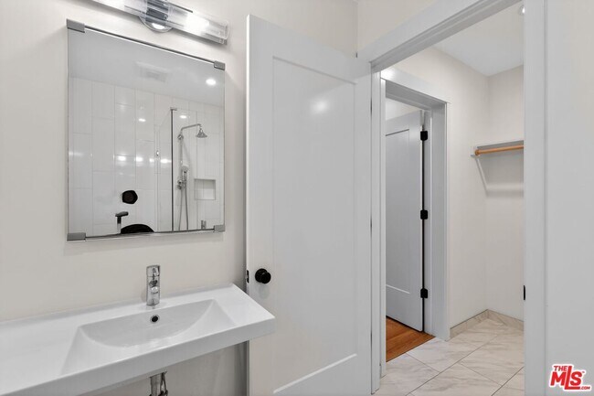 Building Photo - 502 Chapman Dr