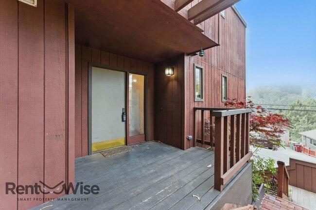 Building Photo - 6845 Thornhill Dr