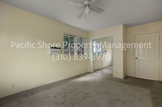 Building Photo - 2716 Medlow Ave