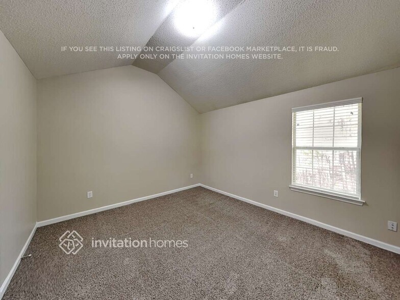 Building Photo - 254 Bonnes Dr SW