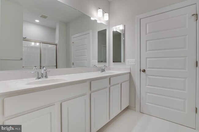 Building Photo - 6308 Savannah Dr