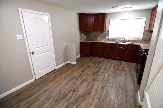 Building Photo - Newly updated, 3 bedroom, 1.5 bath home in Baker