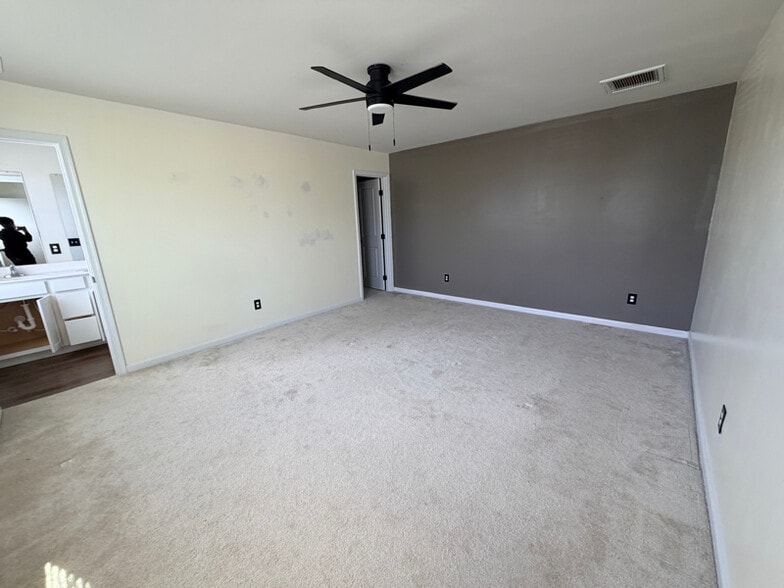 Building Photo - 3012 Blue Brook Ln