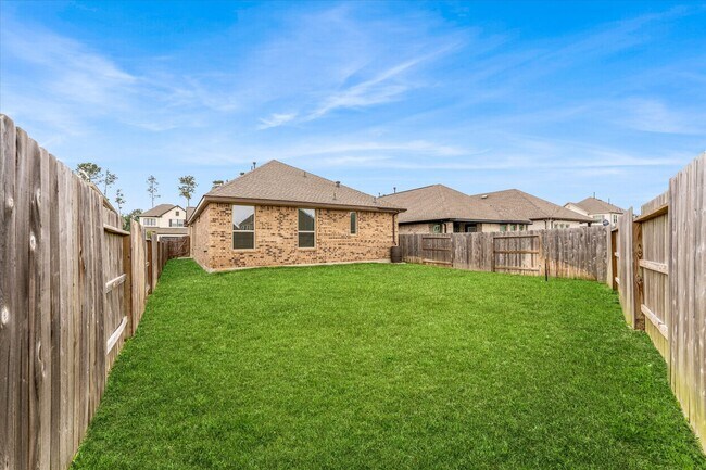 Building Photo - 15520 Maple