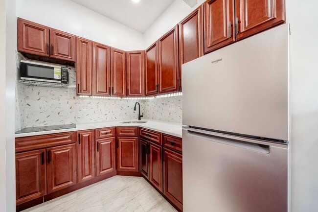 Building Photo - 211 W 122nd St