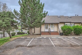 Building Photo - 2 Bedroom, 1 1/2 Half Bath, End Unit Townhome!