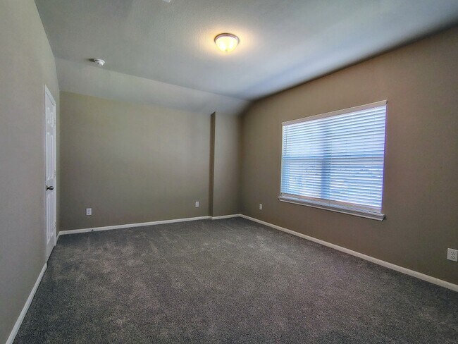 Building Photo - 2307 Sweet Bay Dr