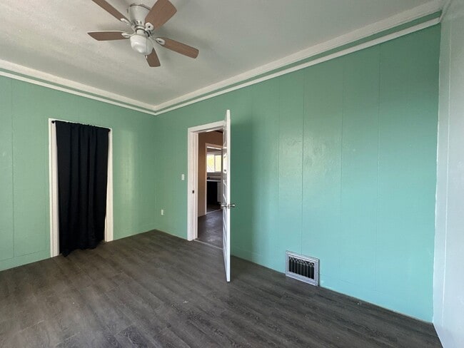 Building Photo - N10th332