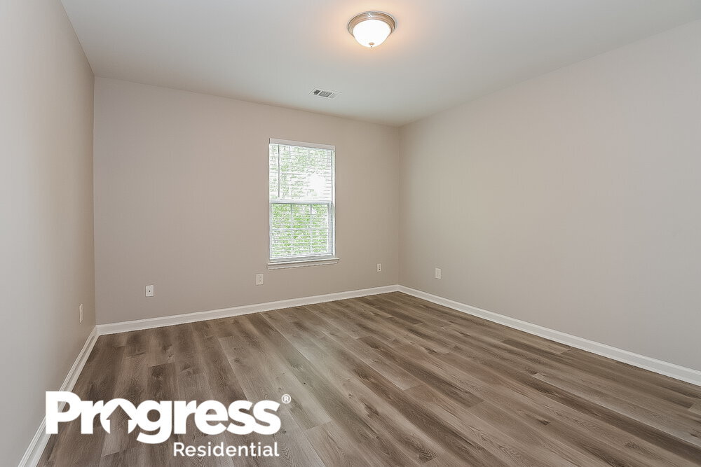 Building Photo - 2495 Mayfair Dr