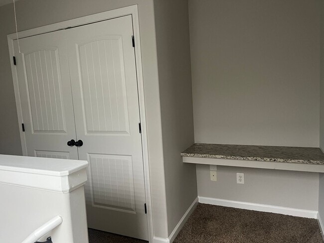 Building Photo - 2 Bedroom, 2.5 Bath Townhome in Goodlettesville