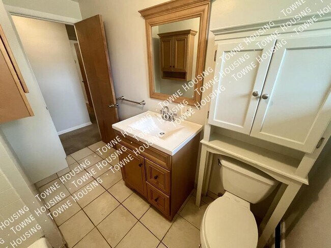 Building Photo - 493 Northfield Dr