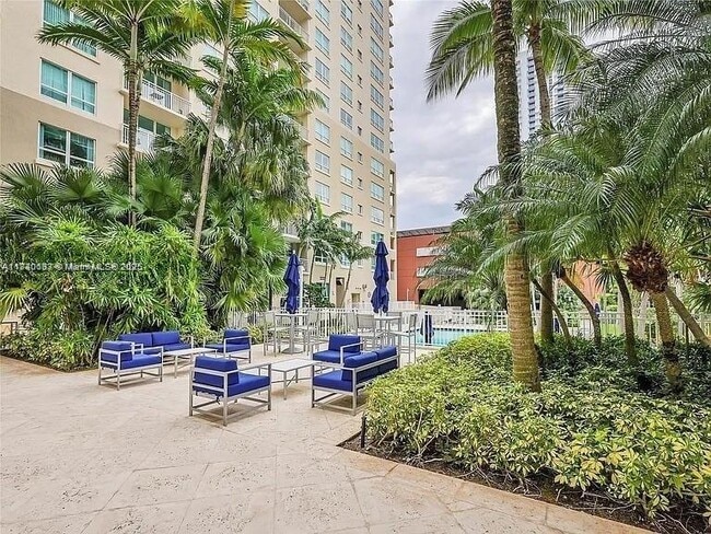 Building Photo - 2000 N Bayshore Dr