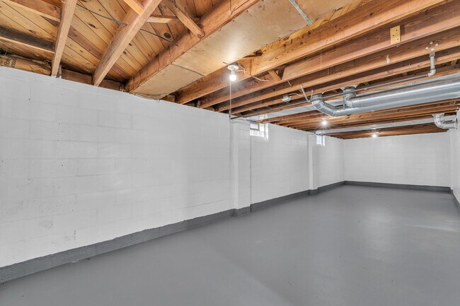 Building Photo - 11319 Tecumseh Ave