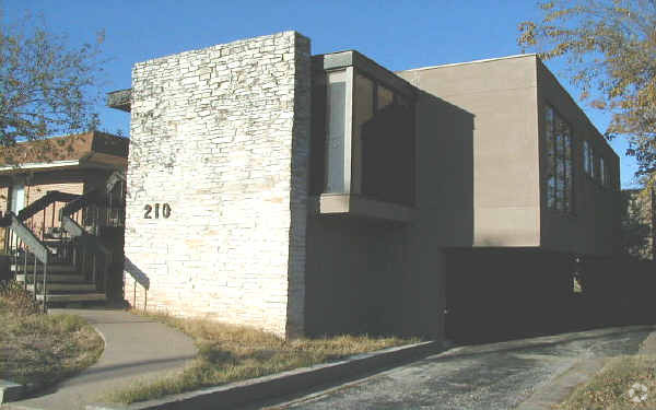 Building Photo - 210 W 38th St