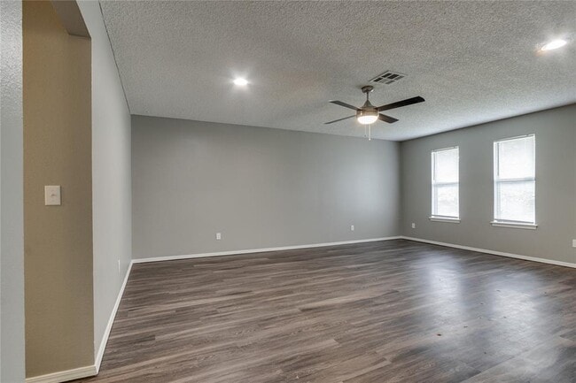 Building Photo - 3916 SE 46th St