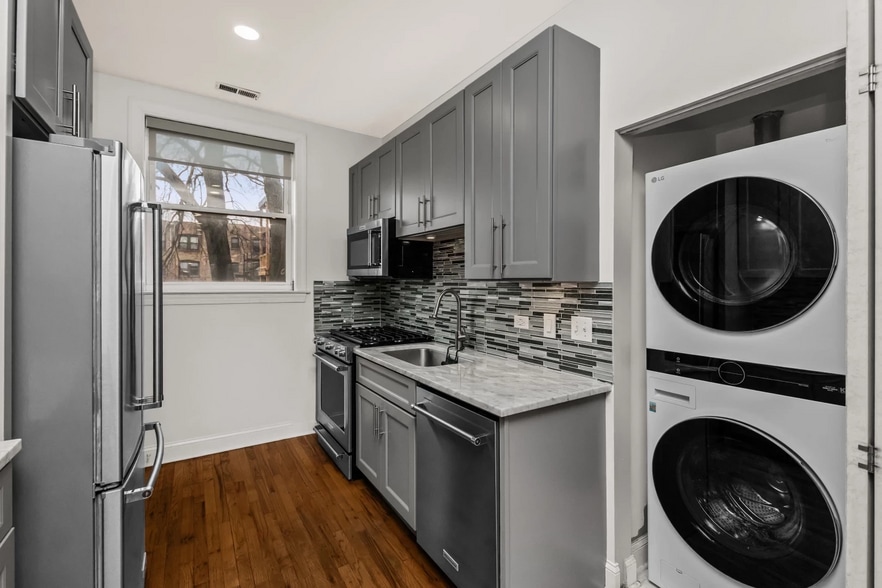 Building Photo - 1323 W Lawrence Ave