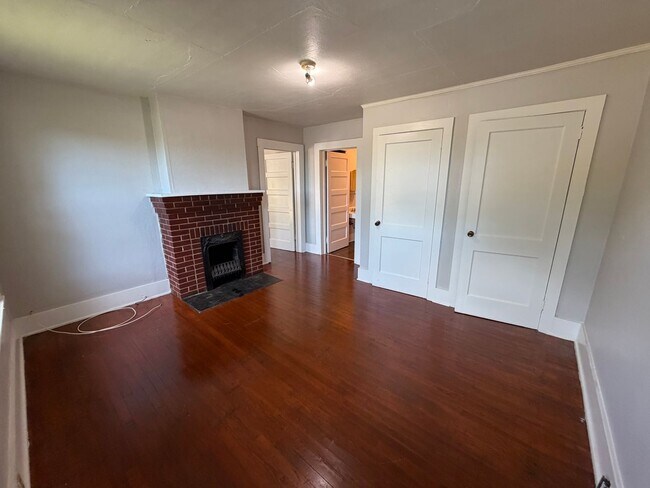 Building Photo - 506-506 Kingston Ave NE