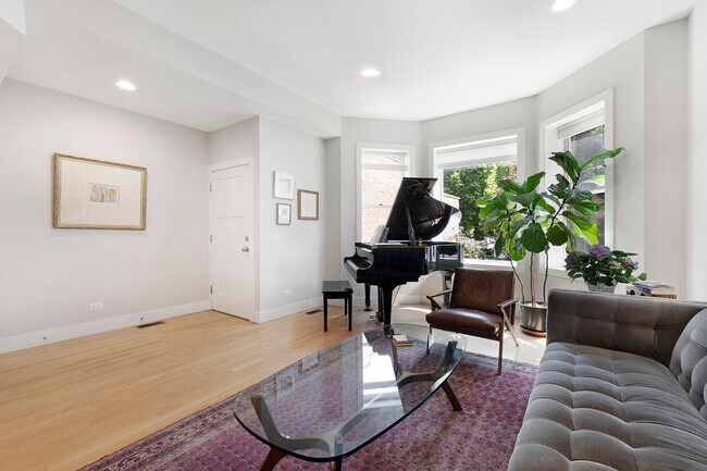 Building Photo - 4532 N Damen Ave