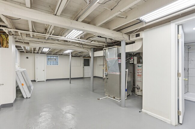 Building Photo - 3227 S Wells St