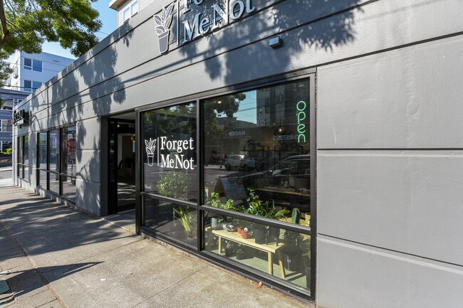 Building Photo - Rooftop Deck & Convenient Seattle Location