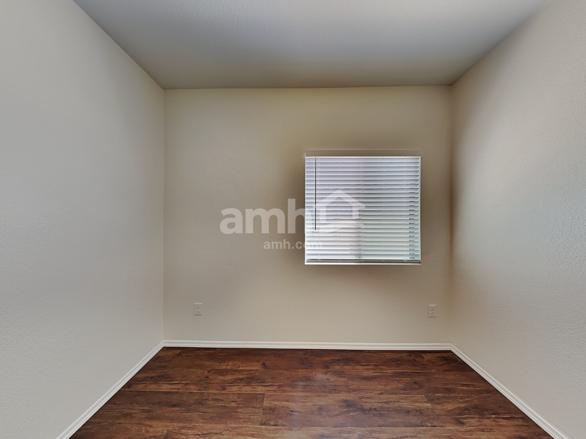 Building Photo - 83 W Calle Priscal