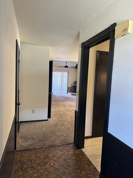 Building Photo - 9137 Knottingham