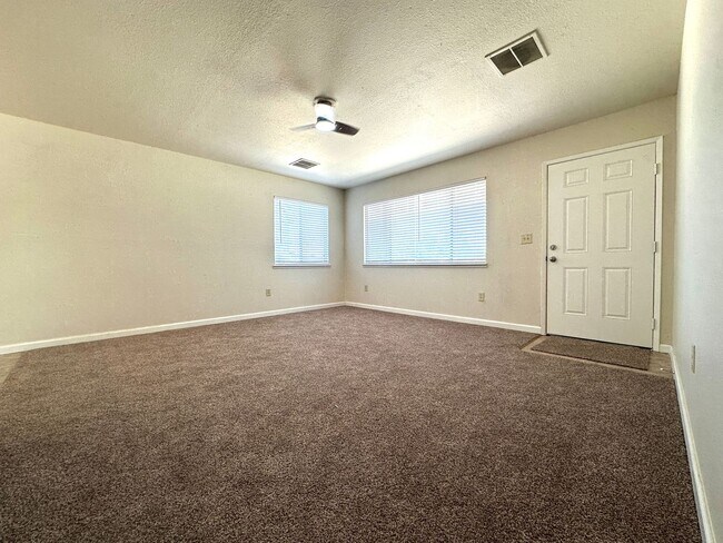 Building Photo - 525 Downing Ln
