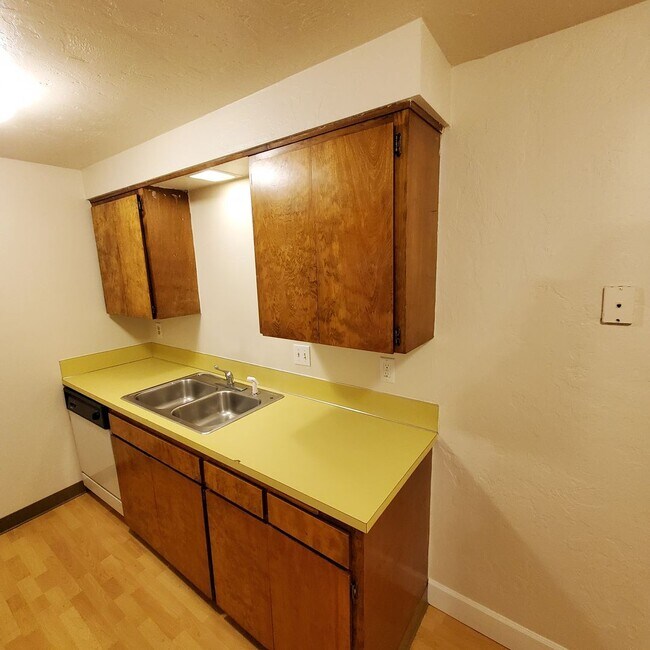 Building Photo - 30th Place Duplex