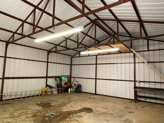 Building Photo - 3 bedroom 2 bath Mobile home newly updated...